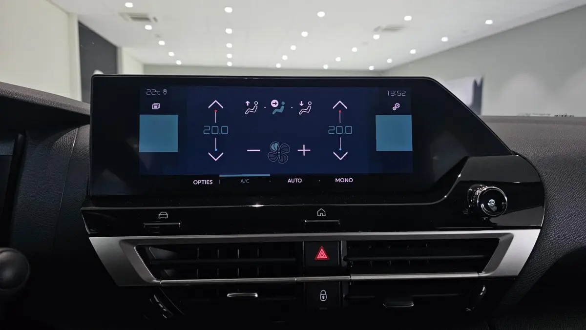 Feel 50 kWh Climate Control | Full Map Navigatie | Apple Carplay / Android Auto | Camera | Parkeersensoren | Bekleding Half Leder | 18" Lichtmetalen Velgen