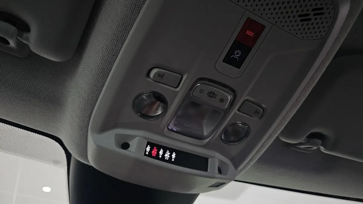 Feel 50 kWh Climate Control | Full Map Navigatie | Apple Carplay / Android Auto | Camera | Parkeersensoren | Bekleding Half Leder | 18" Lichtmetalen Velgen