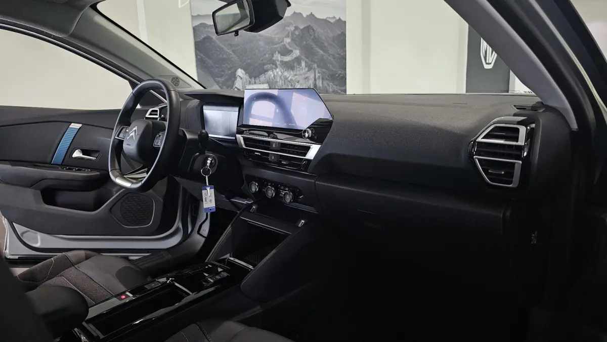 Feel 50 kWh Climate Control | Full Map Navigatie | Apple Carplay / Android Auto | Camera | Parkeersensoren | Bekleding Half Leder | 18" Lichtmetalen Velgen