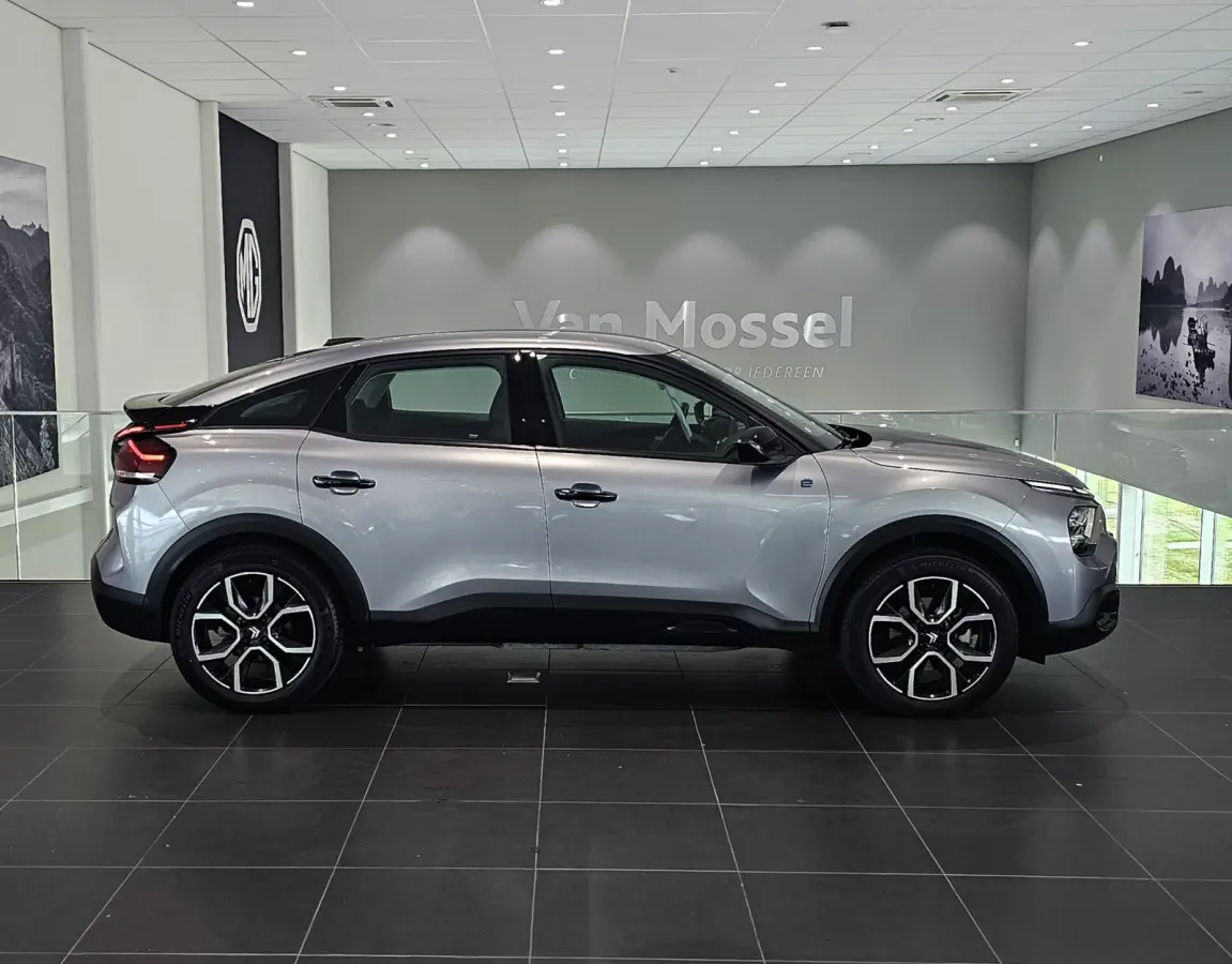 Feel 50 kWh Climate Control | Full Map Navigatie | Apple Carplay / Android Auto | Camera | Parkeersensoren | Bekleding Half Leder | 18" Lichtmetalen Velgen
