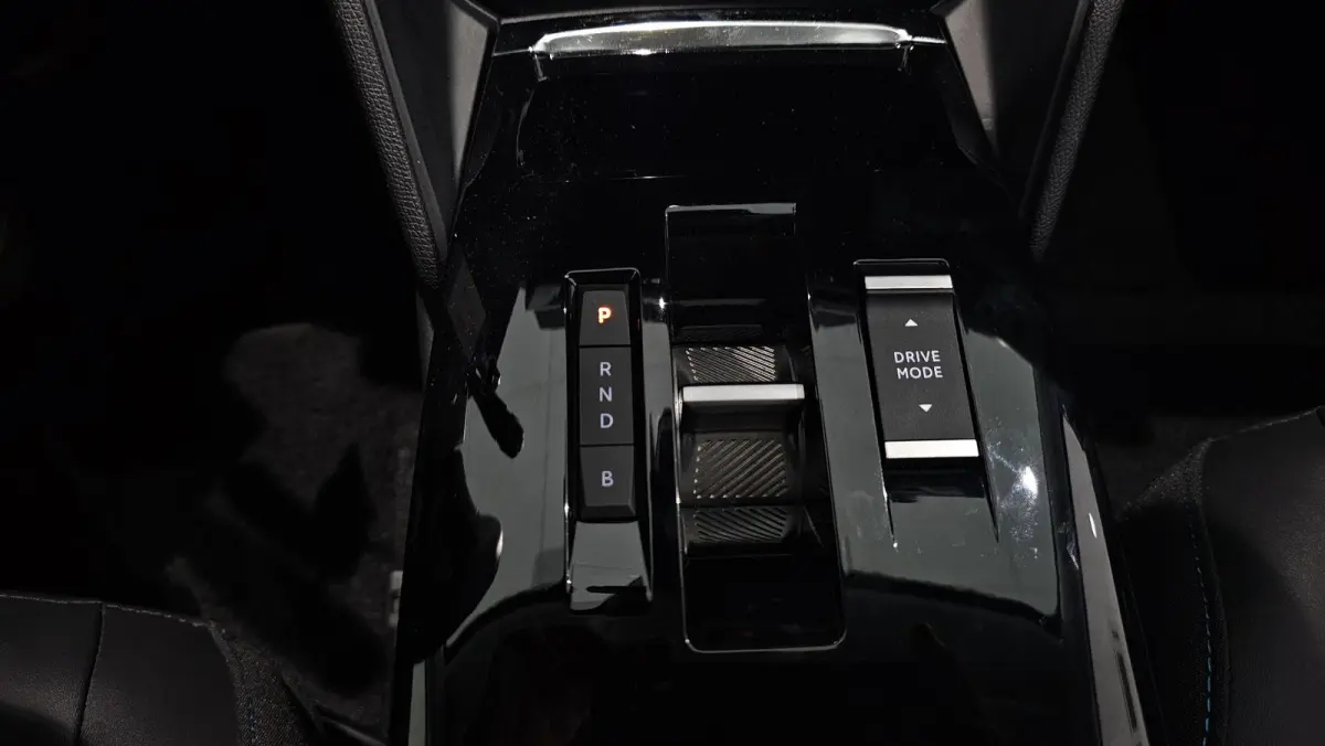 Feel 50 kWh Climate Control | Full Map Navigatie | Apple Carplay / Android Auto | Camera | Parkeersensoren | Bekleding Half Leder | 18" Lichtmetalen Velgen