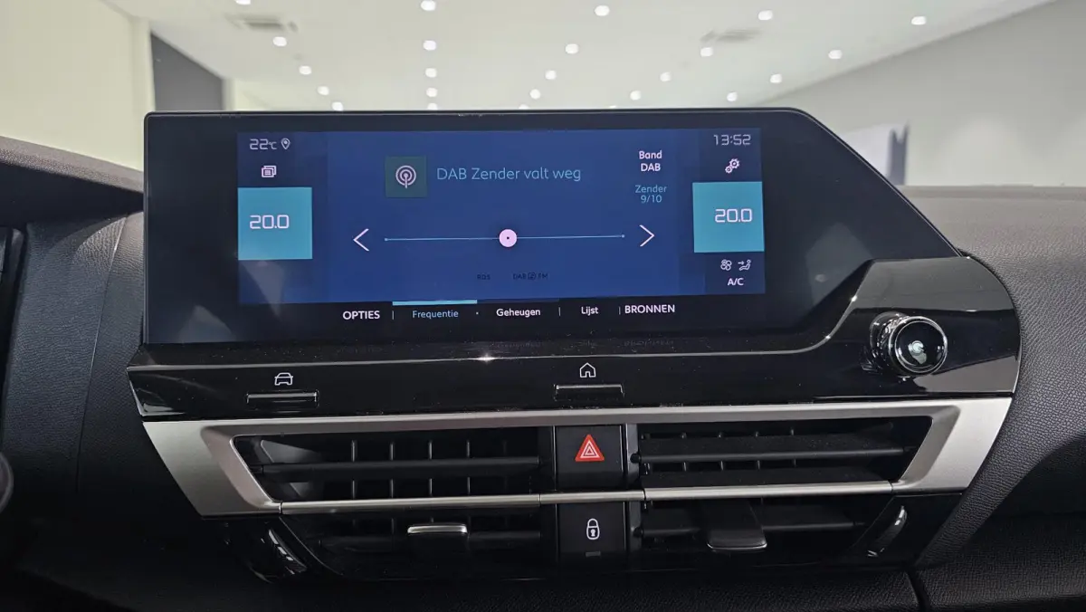 Feel 50 kWh Climate Control | Full Map Navigatie | Apple Carplay / Android Auto | Camera | Parkeersensoren | Bekleding Half Leder | 18" Lichtmetalen Velgen