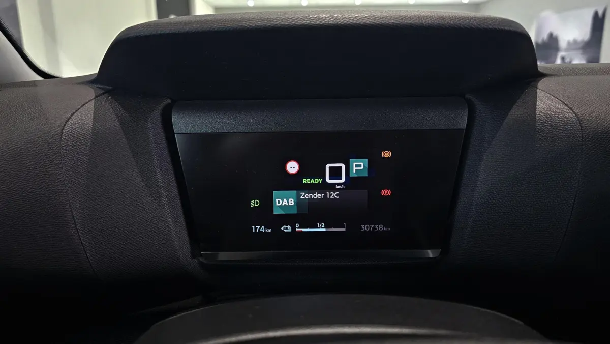 Feel 50 kWh Climate Control | Full Map Navigatie | Apple Carplay / Android Auto | Camera | Parkeersensoren | Bekleding Half Leder | 18" Lichtmetalen Velgen