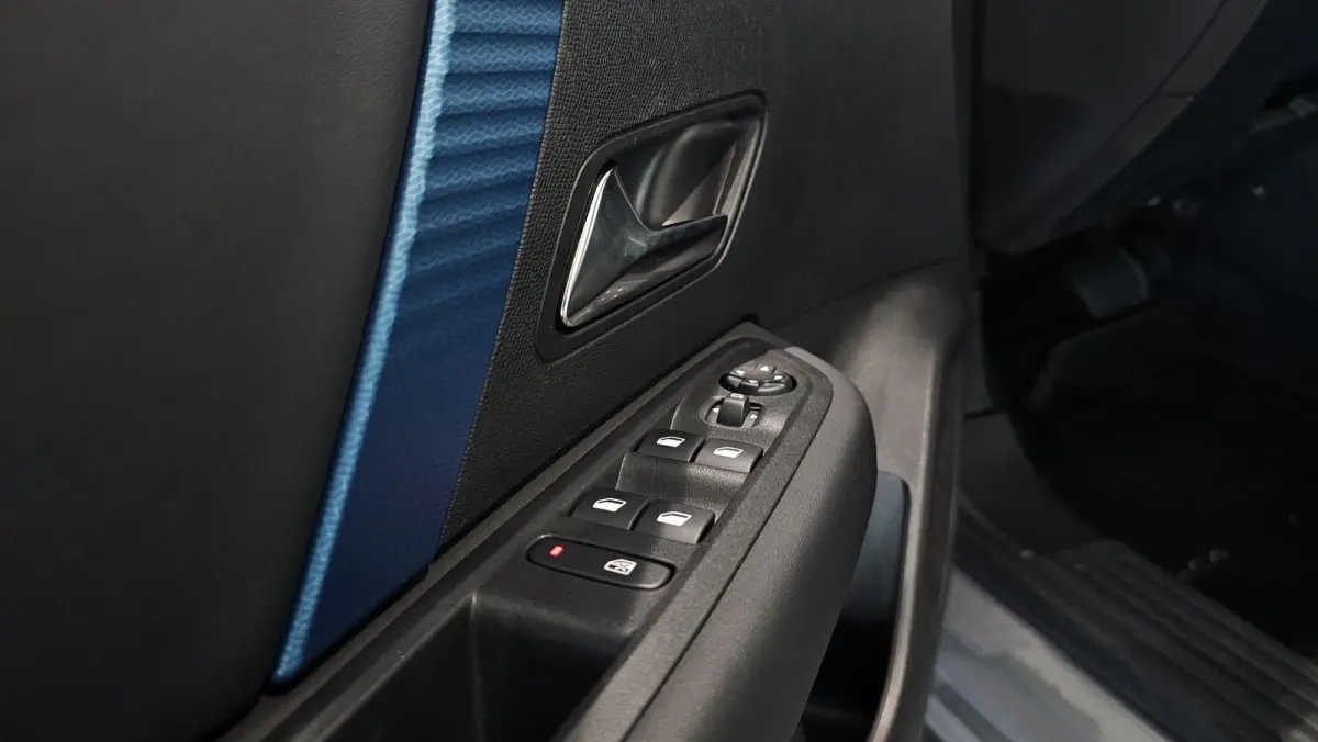 Feel 50 kWh Climate Control | Full Map Navigatie | Apple Carplay / Android Auto | Camera | Parkeersensoren | Bekleding Half Leder | 18" Lichtmetalen Velgen