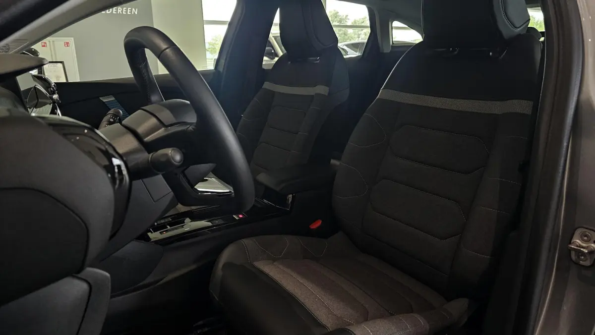 Feel 50 kWh Climate Control | Full Map Navigatie | Apple Carplay / Android Auto | Camera | Parkeersensoren | Bekleding Half Leder | 18" Lichtmetalen Velgen