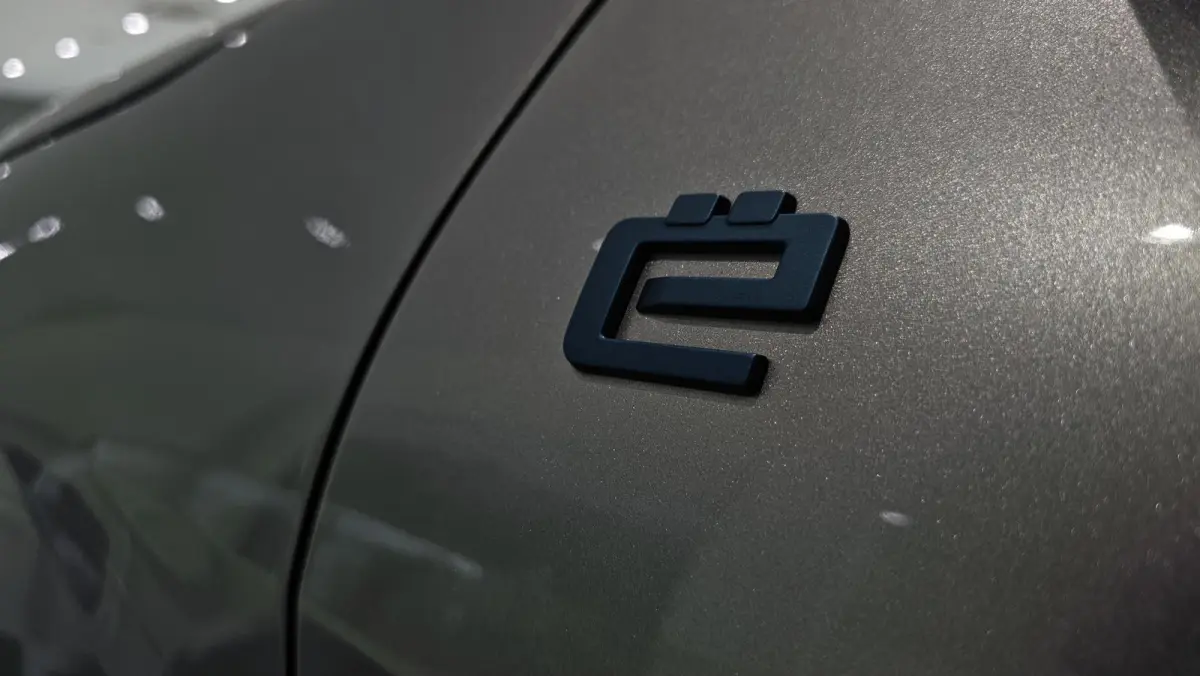 Feel 50 kWh Climate Control | Full Map Navigatie | Apple Carplay / Android Auto | Camera | Parkeersensoren | Bekleding Half Leder | 18" Lichtmetalen Velgen