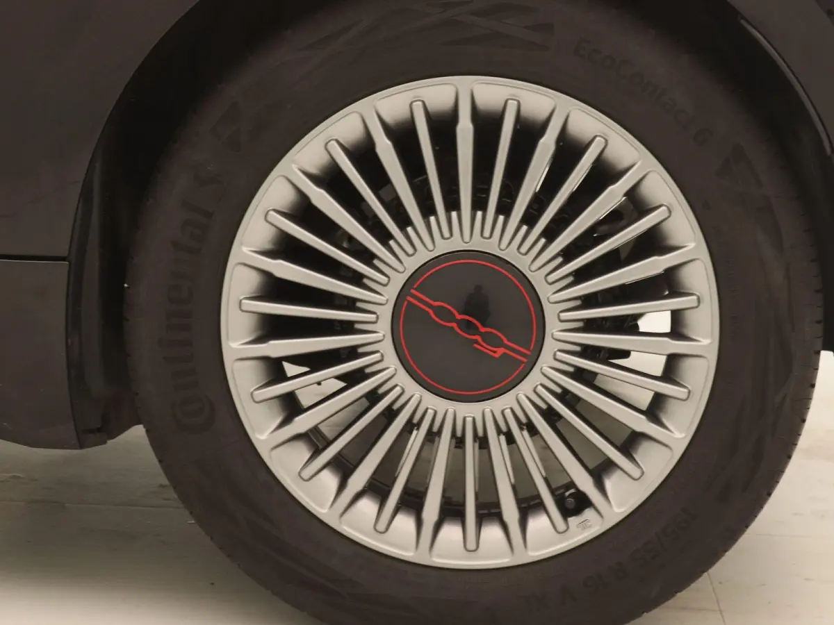 RED 24 kWh | Cabrio | 16" Lichtmetalen Velgen | Parkeersensoren |