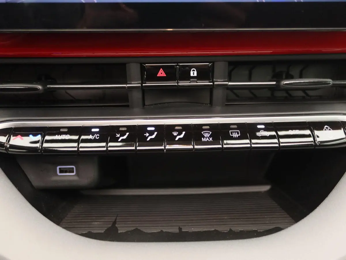 RED 24 kWh | Cabrio | 16" Lichtmetalen Velgen | Parkeersensoren |