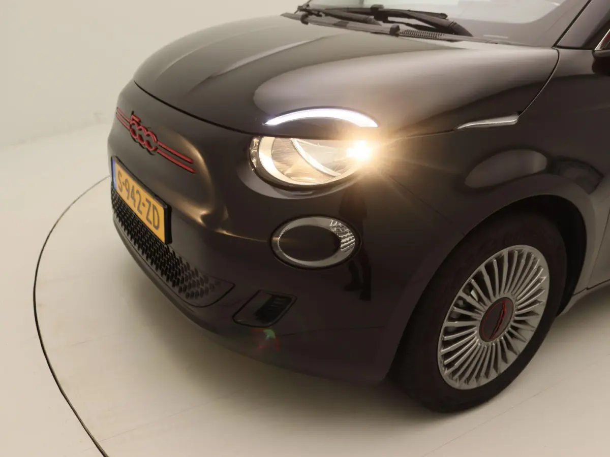 RED 24 kWh | Cabrio | 16" Lichtmetalen Velgen | Parkeersensoren |