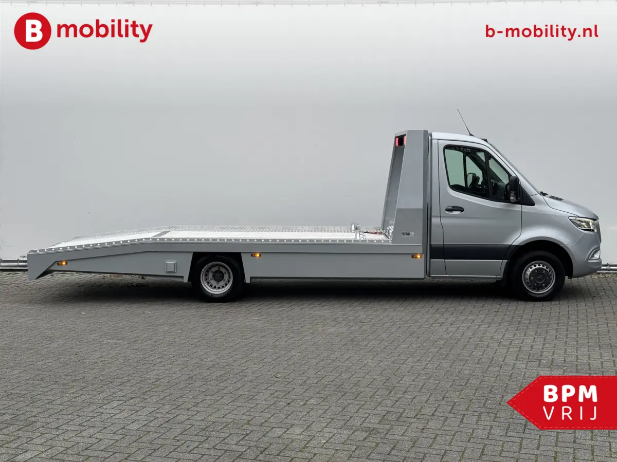 519 CDI Tijhof AluLiner V/A €32 Per Dag!! Luchtvering NIEUW! MJ.2025 Autotransporter/ Oprijwagen | Lier | 3-Zitplaatsen | AppleCarPlay | DAB | Adaptive Cruise Control | Navigatie | Trekhaa