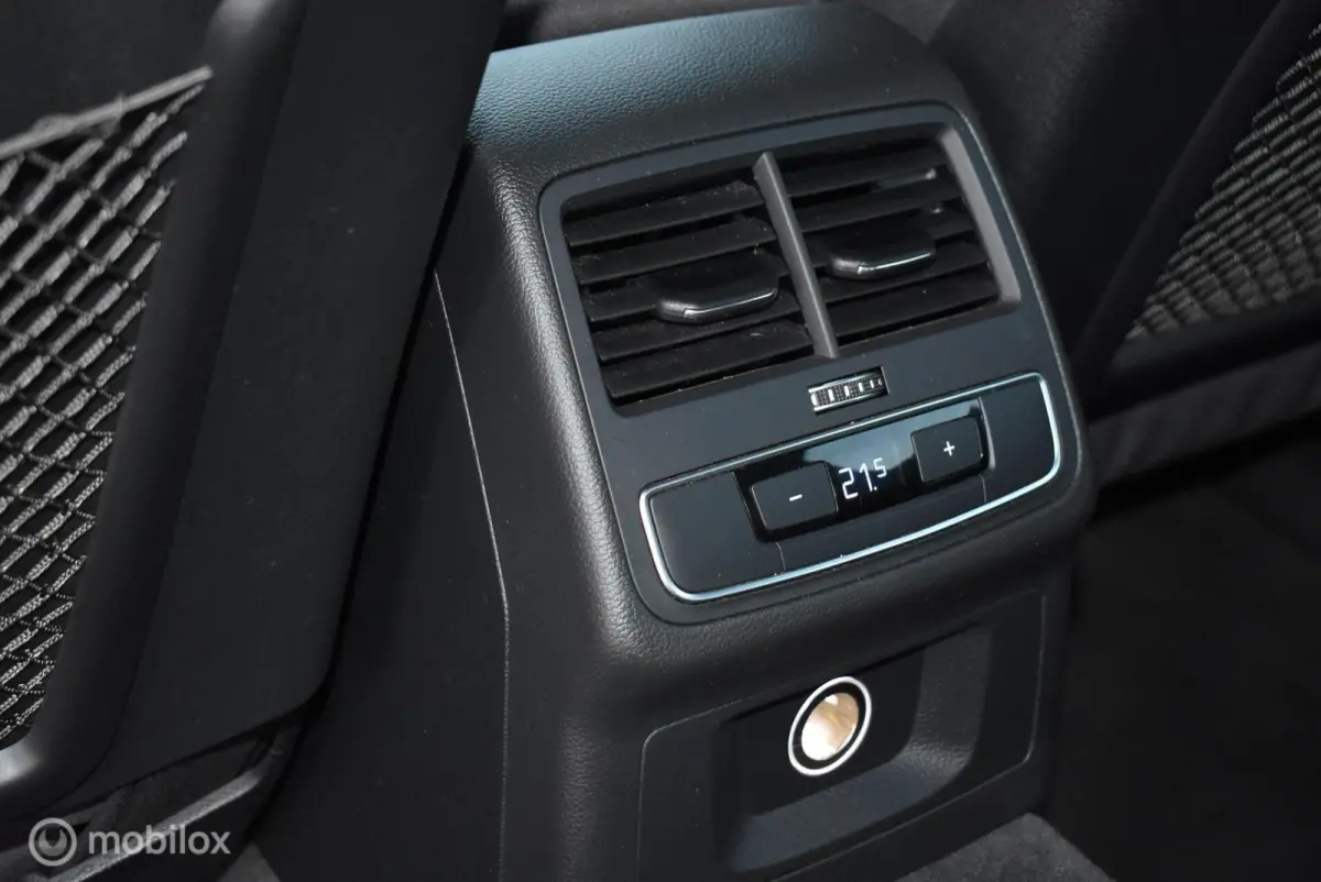 2.0 TFSI AUT. Sport Mythosschwarz 19" LMV Stoelverwarming Privacyglass Mooie auto!