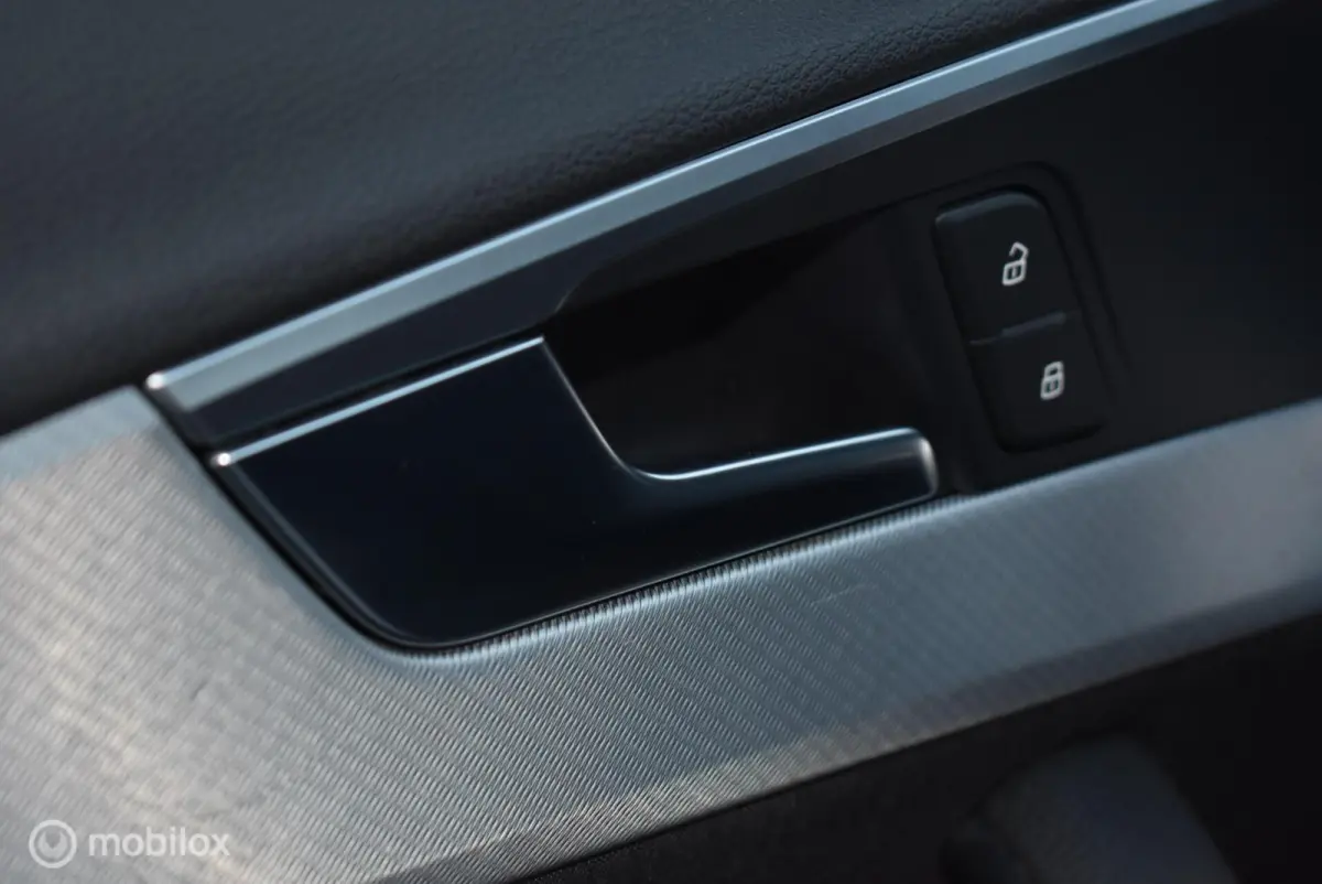 2.0 TFSI AUT. Sport Mythosschwarz 19" LMV Stoelverwarming Privacyglass Mooie auto!