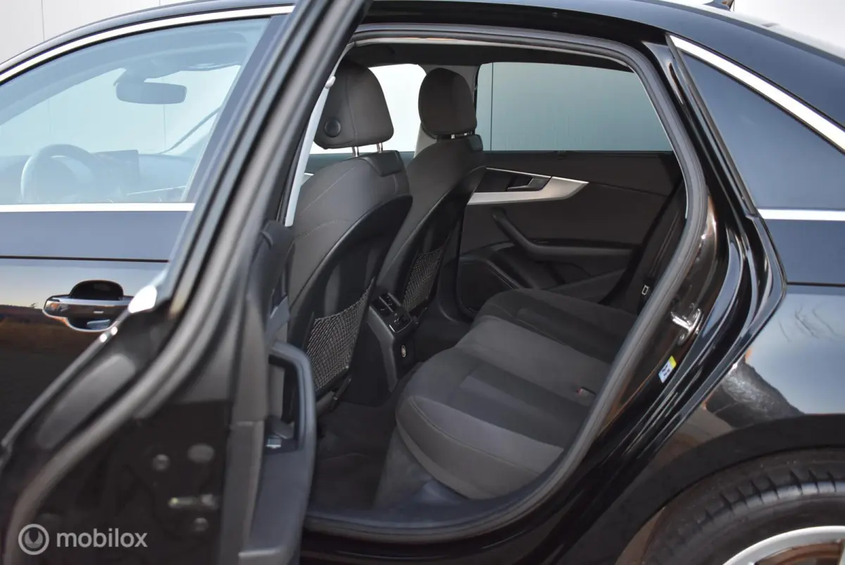 2.0 TFSI AUT. Sport Mythosschwarz 19" LMV Stoelverwarming Privacyglass Mooie auto!
