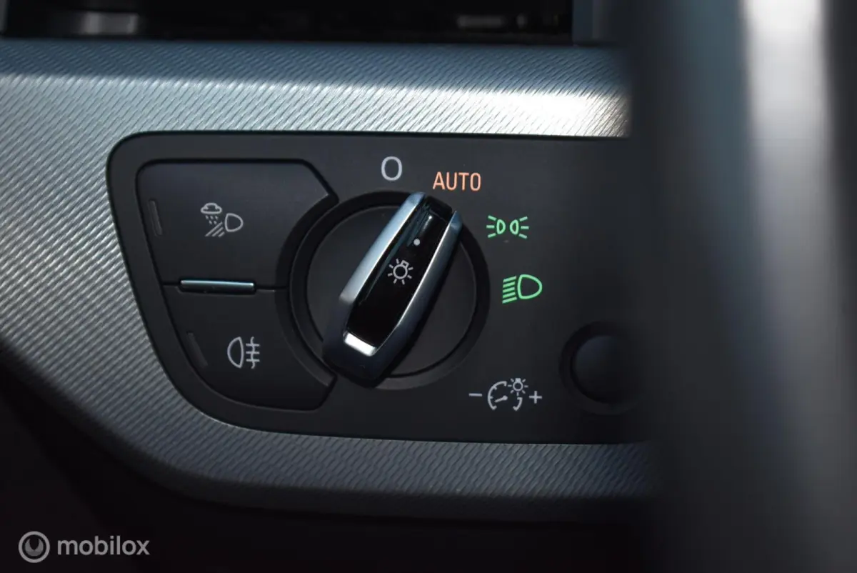 2.0 TFSI AUT. Sport Mythosschwarz 19" LMV Stoelverwarming Privacyglass Mooie auto!