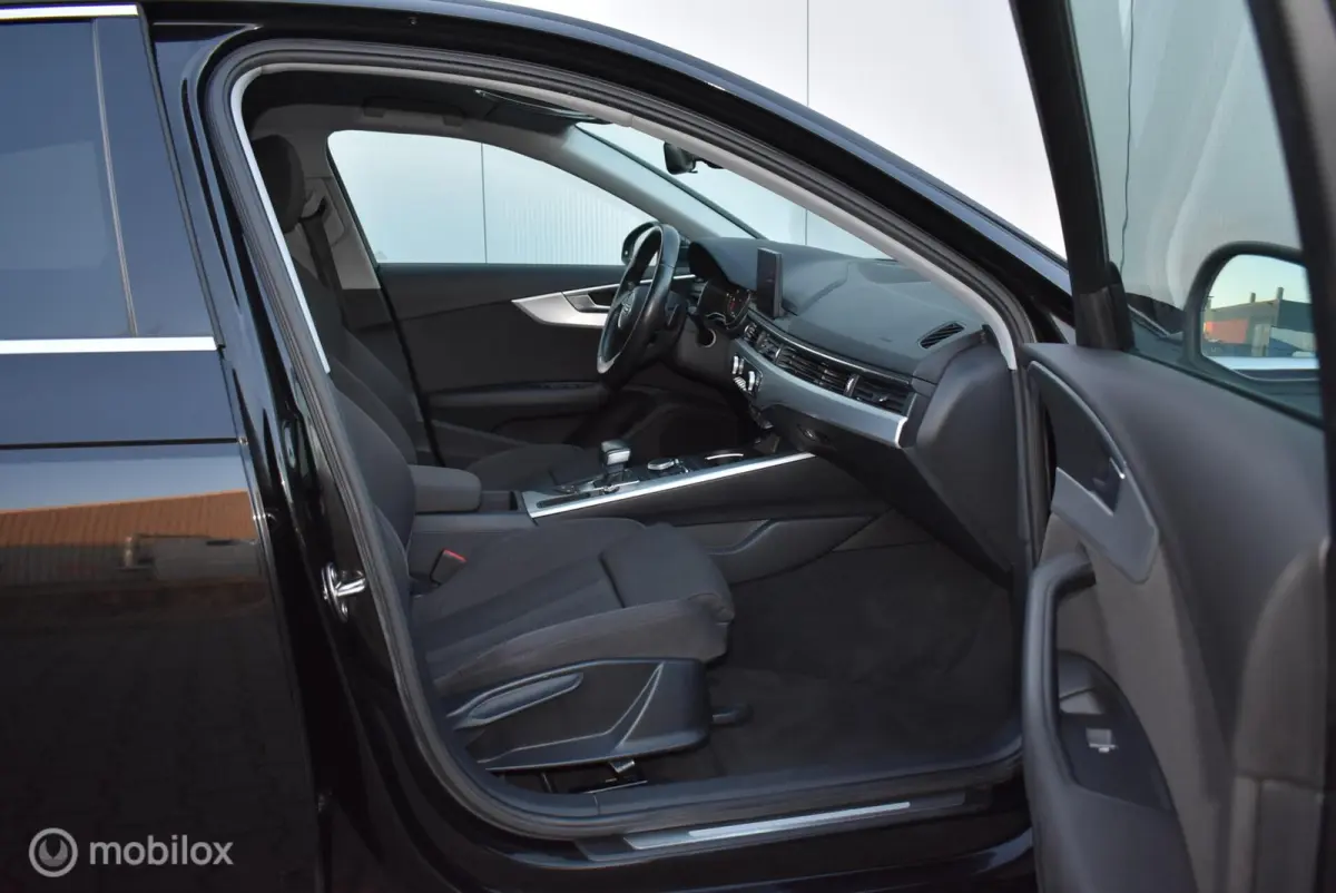 2.0 TFSI AUT. Sport Mythosschwarz 19" LMV Stoelverwarming Privacyglass Mooie auto!