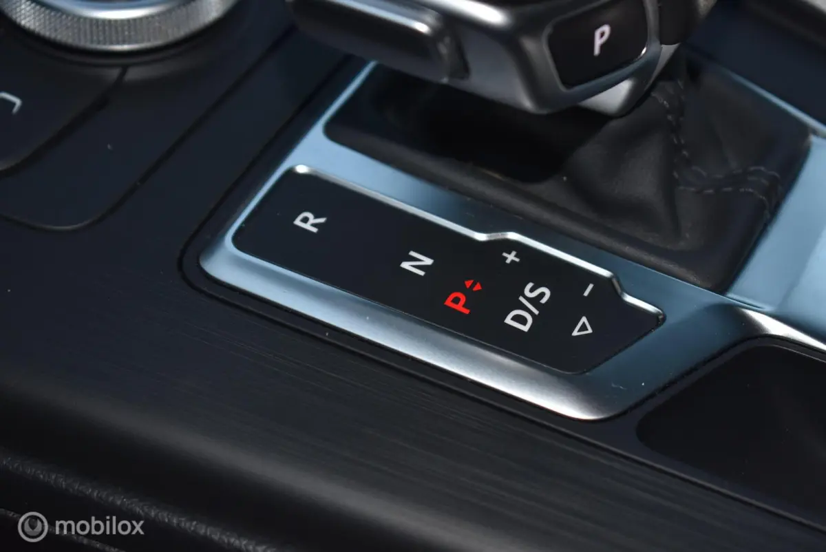 2.0 TFSI AUT. Sport Mythosschwarz 19" LMV Stoelverwarming Privacyglass Mooie auto!