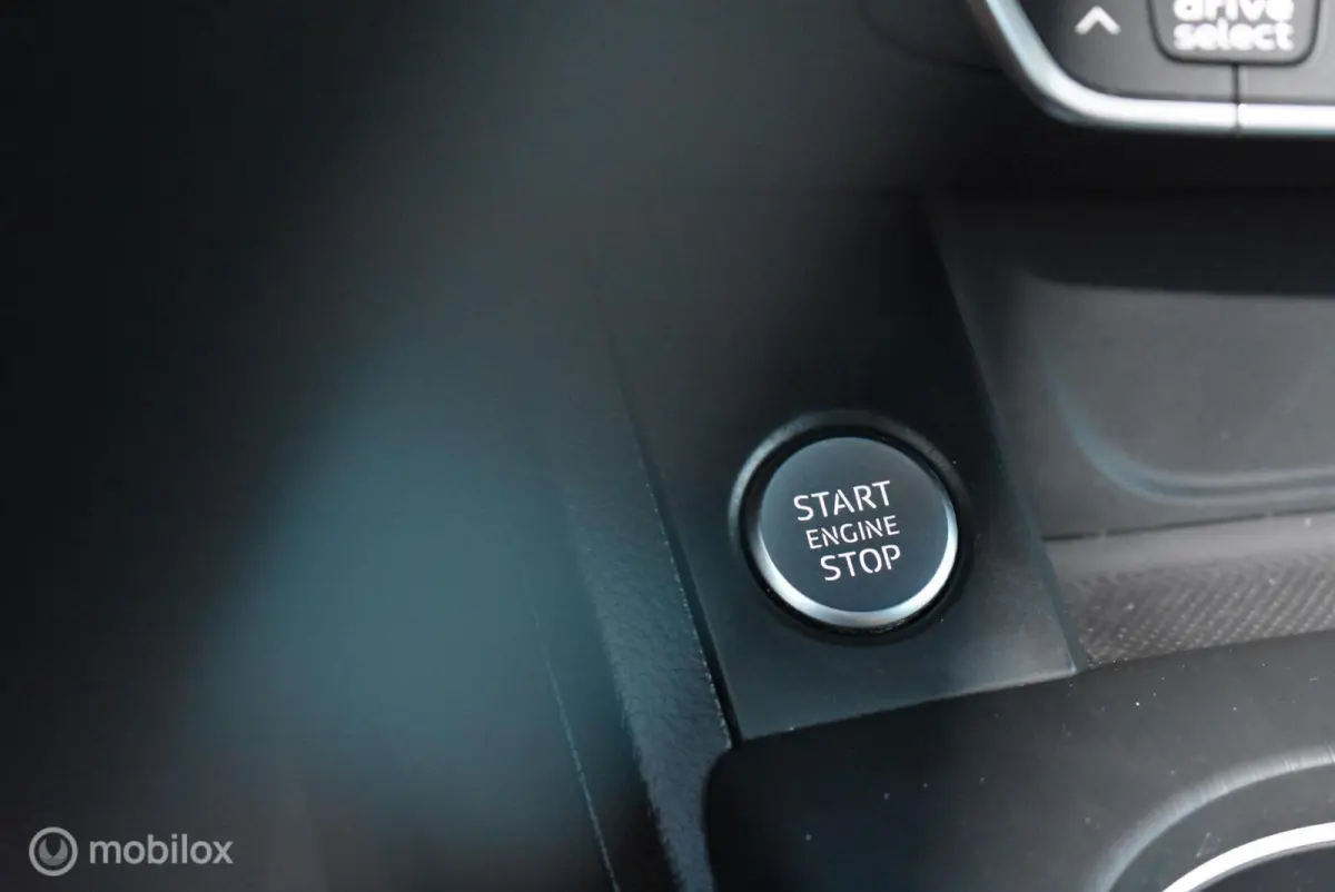 2.0 TFSI AUT. Sport Mythosschwarz 19" LMV Stoelverwarming Privacyglass Mooie auto!