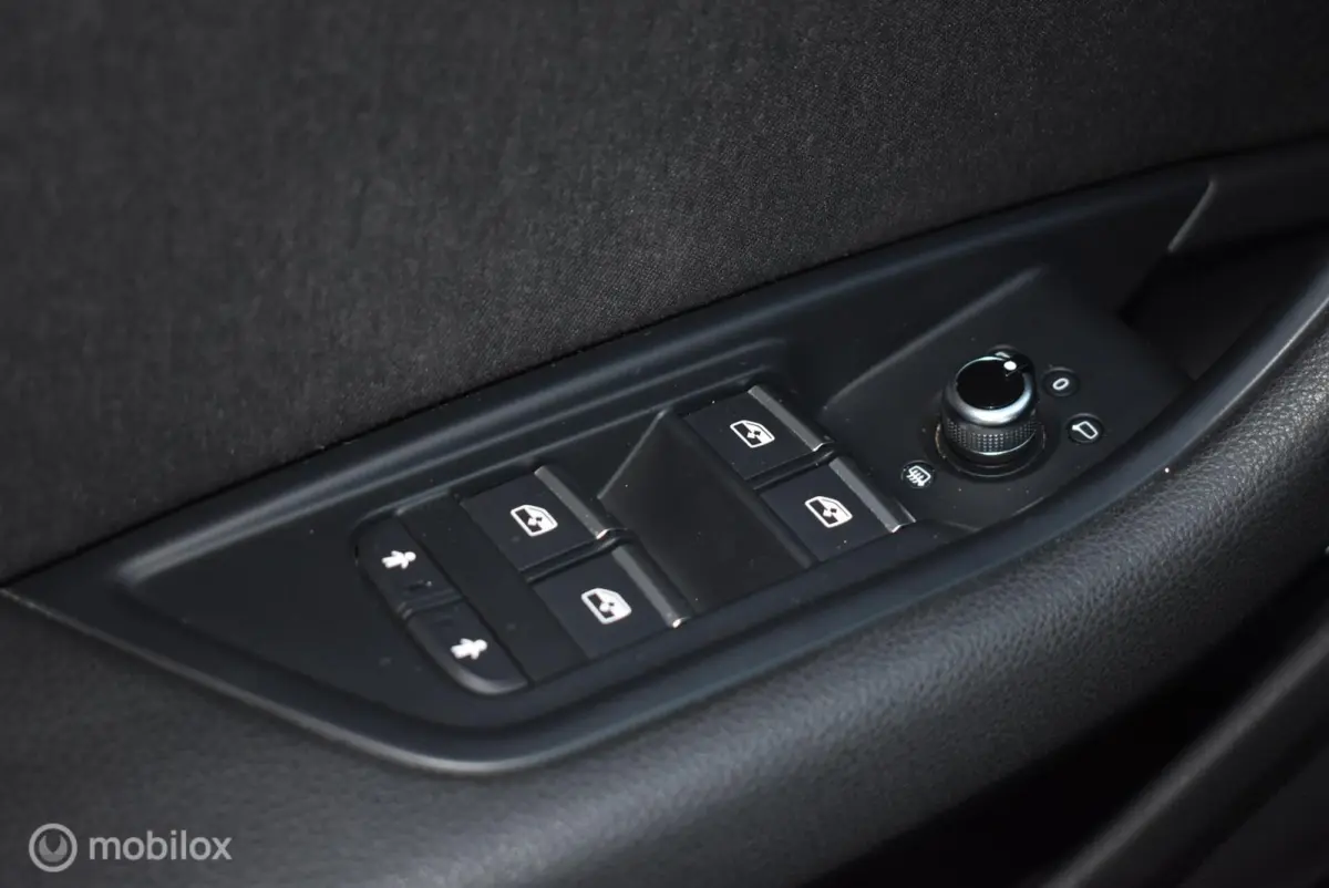 2.0 TFSI AUT. Sport Mythosschwarz 19" LMV Stoelverwarming Privacyglass Mooie auto!