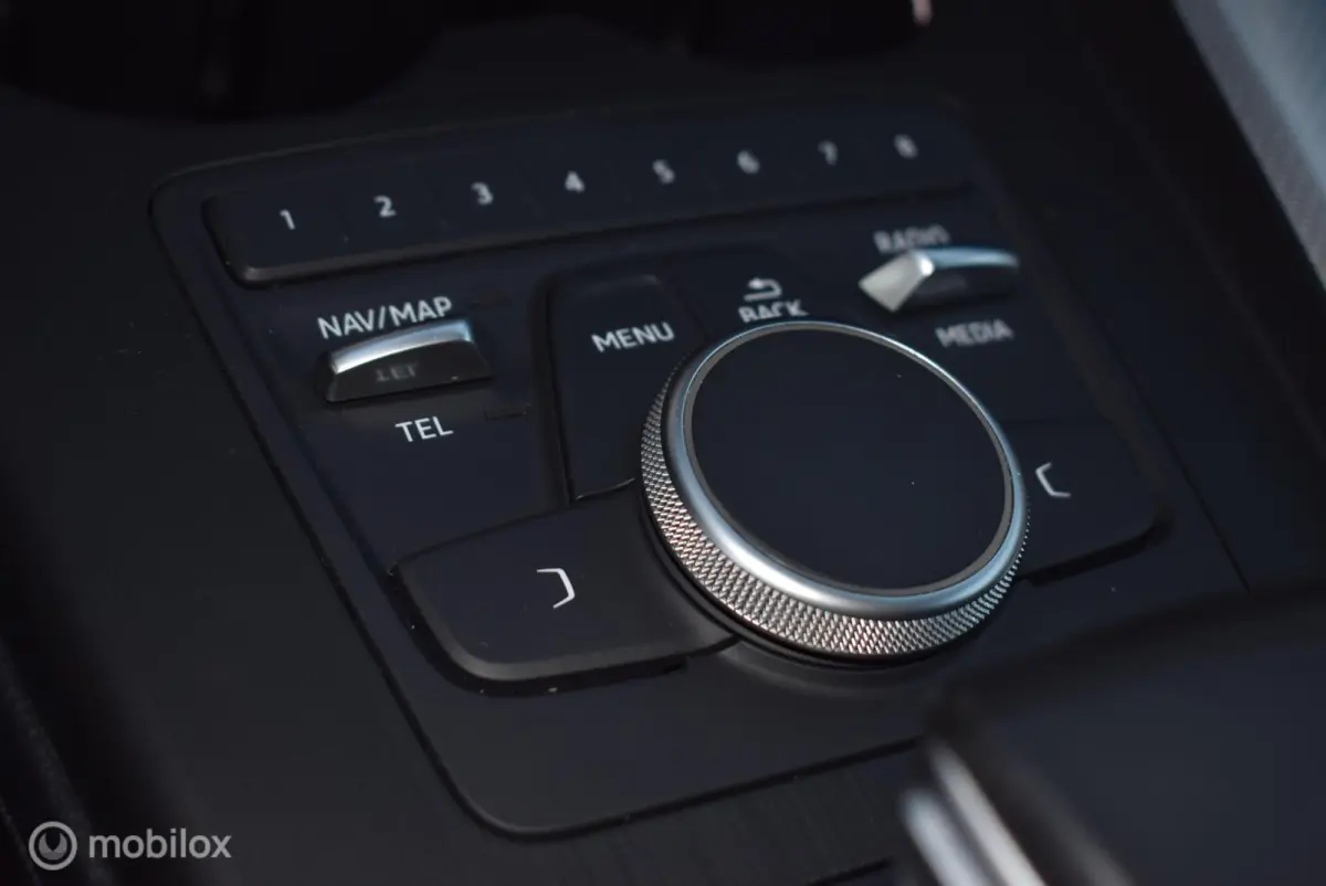 2.0 TFSI AUT. Sport Mythosschwarz 19" LMV Stoelverwarming Privacyglass Mooie auto!