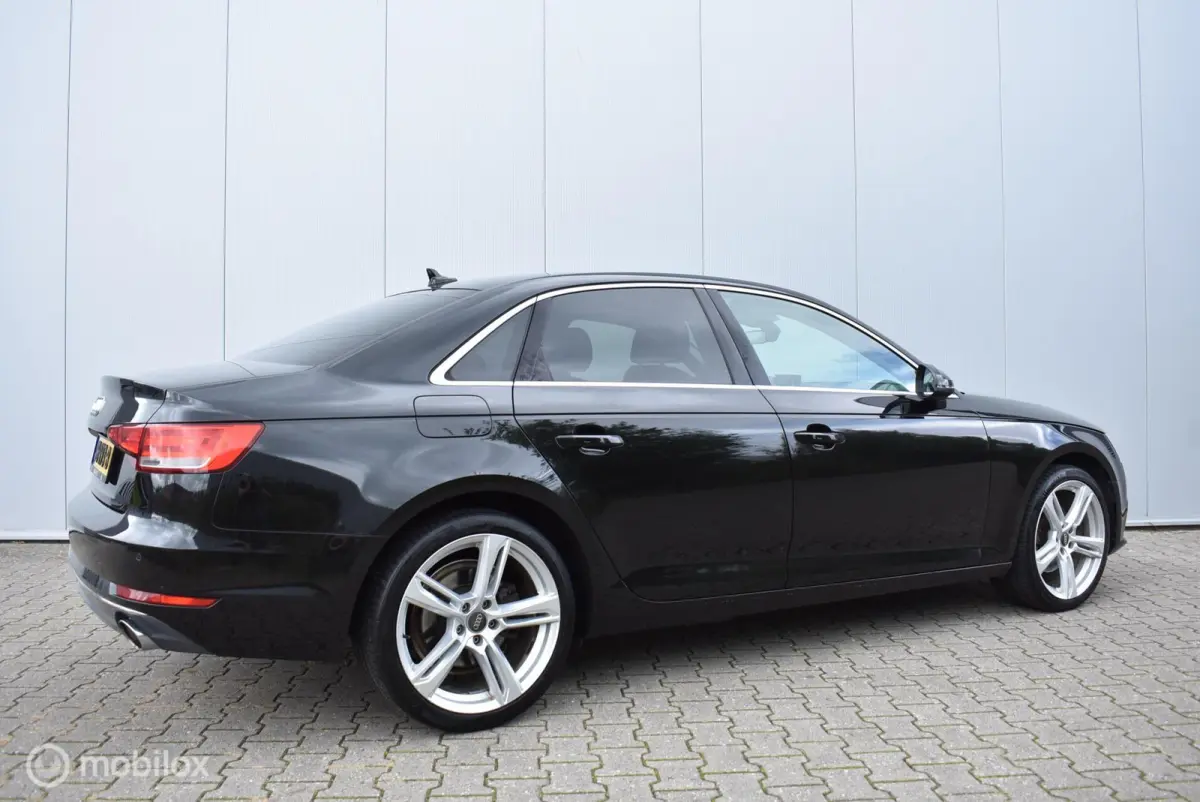 2.0 TFSI AUT. Sport Mythosschwarz 19" LMV Stoelverwarming Privacyglass Mooie auto!