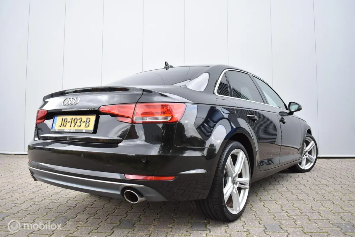 2.0 TFSI AUT. Sport Mythosschwarz 19" LMV Stoelverwarming Privacyglass Mooie auto!