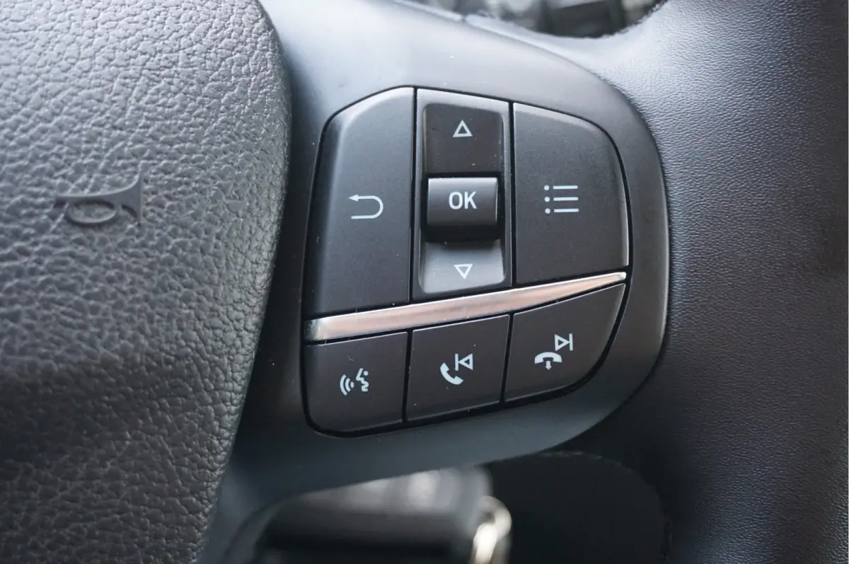 300S Active 130PK BPM VRIJ!! Airco, Cruise, Apple CP / Android Auto, 17" LM Velg!! NR. 219