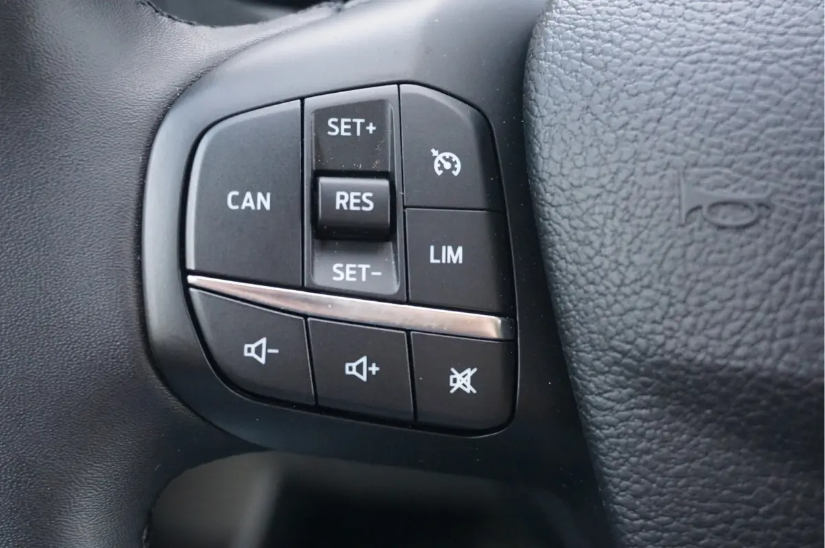 300S Active 130PK BPM VRIJ!! Airco, Cruise, Apple CP / Android Auto, 17" LM Velg!! NR. 219