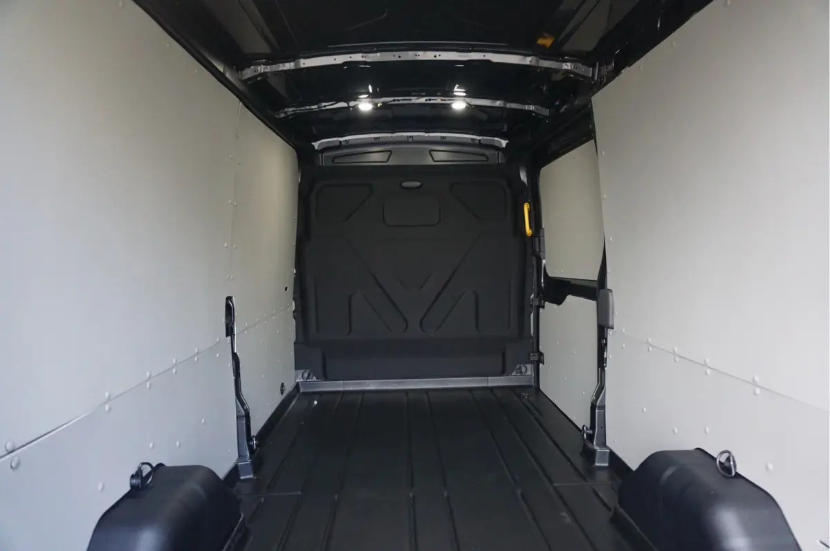 350L 130PK L3H2 LDT BPM VRIJ!! 10" Navi, 360° Cam, Adap. Cruise, LM Velgen!! NR. 776