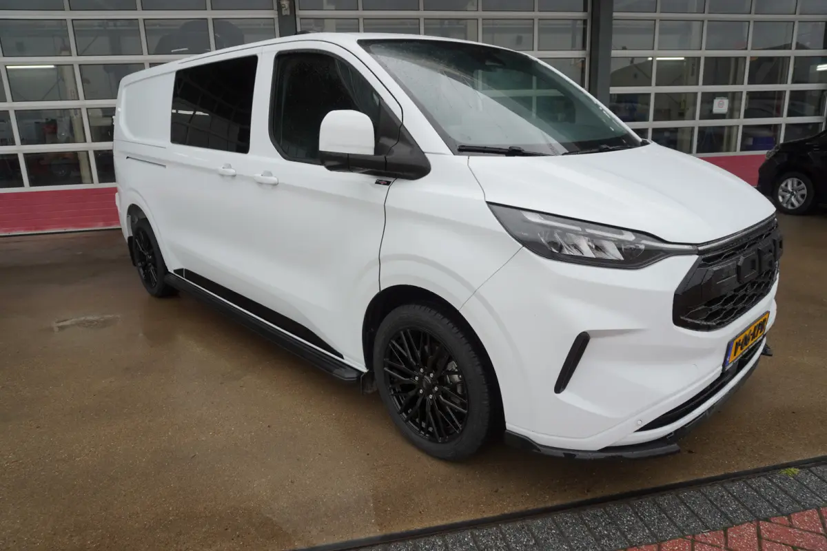 320L 2.0 TDCI 170PK L2H1 Limited DubbelCabine Automaat Schuifdeur L/R Nr. V093 | Airco | Adap.Cruise | Navi | 360 Camera / 19 inch LM Velgen DEMO