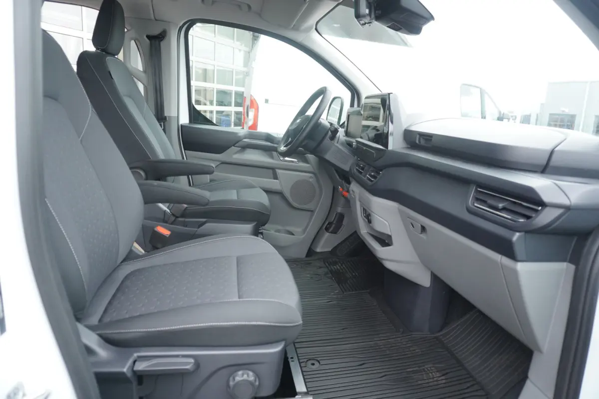 320L 2.0 TDCI 170PK L2H1 Limited DubbelCabine Automaat Schuifdeur L/R Nr. V093 | Airco | Adap.Cruise | Navi | 360 Camera / 19 inch LM Velgen DEMO
