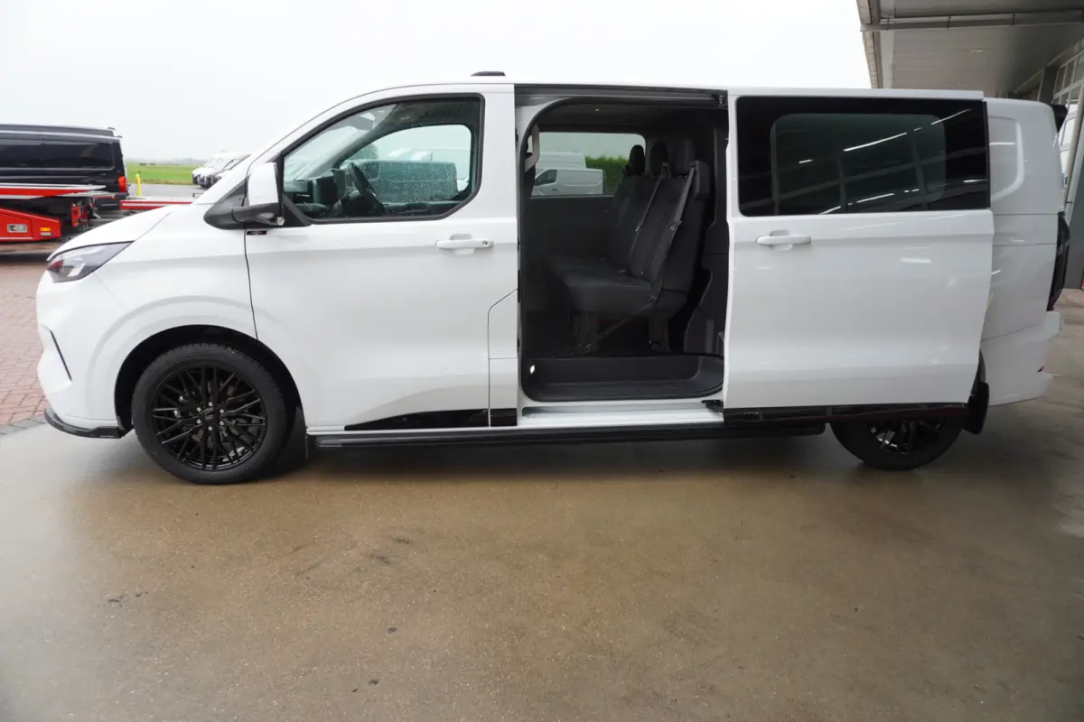 320L 2.0 TDCI 170PK L2H1 Limited DubbelCabine Automaat Schuifdeur L/R Nr. V093 | Airco | Adap.Cruise | Navi | 360 Camera / 19 inch LM Velgen DEMO