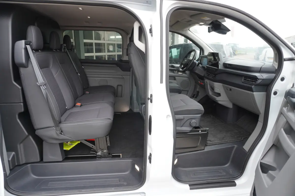 320L 2.0 TDCI 170PK L2H1 Limited DubbelCabine Automaat Schuifdeur L/R Nr. V093 | Airco | Adap.Cruise | Navi | 360 Camera / 19 inch LM Velgen DEMO