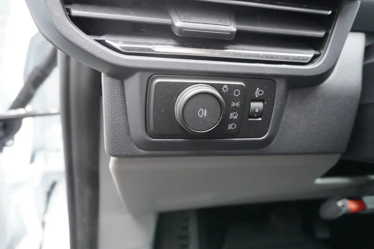 320L 2.0 TDCI 170PK L2H1 Limited DubbelCabine Automaat Schuifdeur L/R Nr. V093 | Airco | Adap.Cruise | Navi | 360 Camera / 19 inch LM Velgen DEMO
