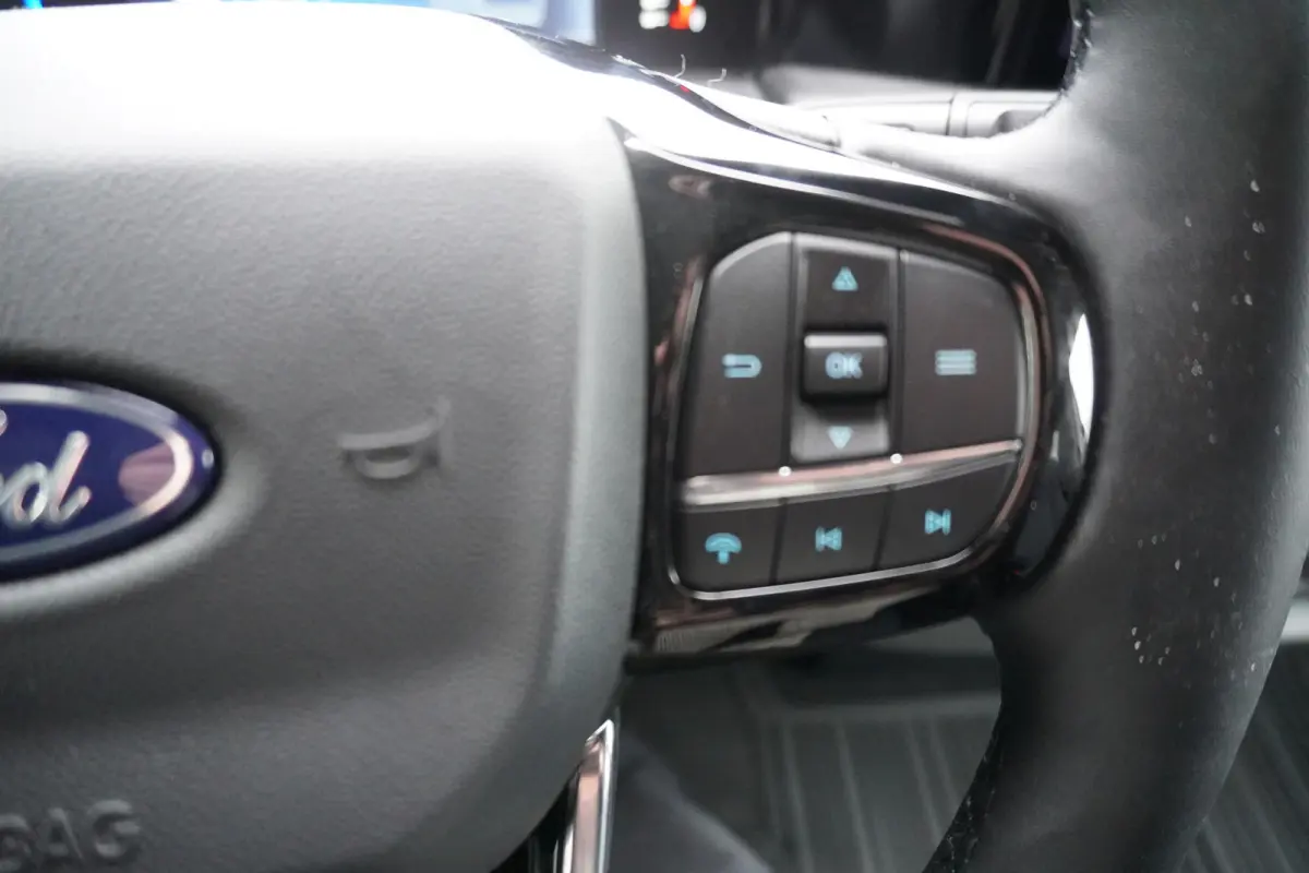 320L 2.0 TDCI 170PK L2H1 Limited DubbelCabine Automaat Schuifdeur L/R Nr. V093 | Airco | Adap.Cruise | Navi | 360 Camera / 19 inch LM Velgen DEMO