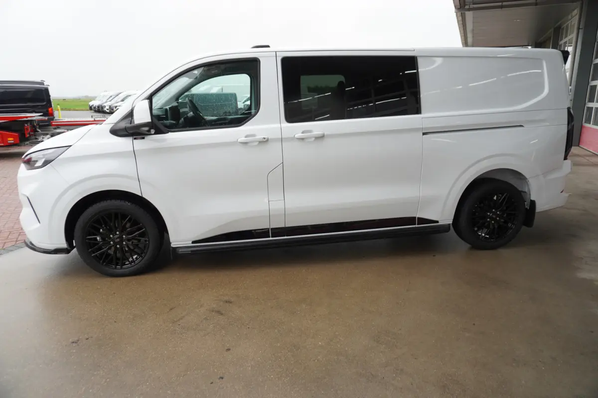320L 2.0 TDCI 170PK L2H1 Limited DubbelCabine Automaat Schuifdeur L/R Nr. V093 | Airco | Adap.Cruise | Navi | 360 Camera / 19 inch LM Velgen DEMO