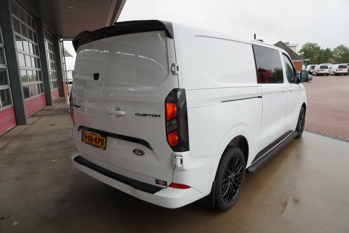 320L 2.0 TDCI 170PK L2H1 Limited DubbelCabine Automaat Schuifdeur L/R Nr. V093 | Airco | Adap.Cruise | Navi | 360 Camera / 19 inch LM Velgen DEMO
