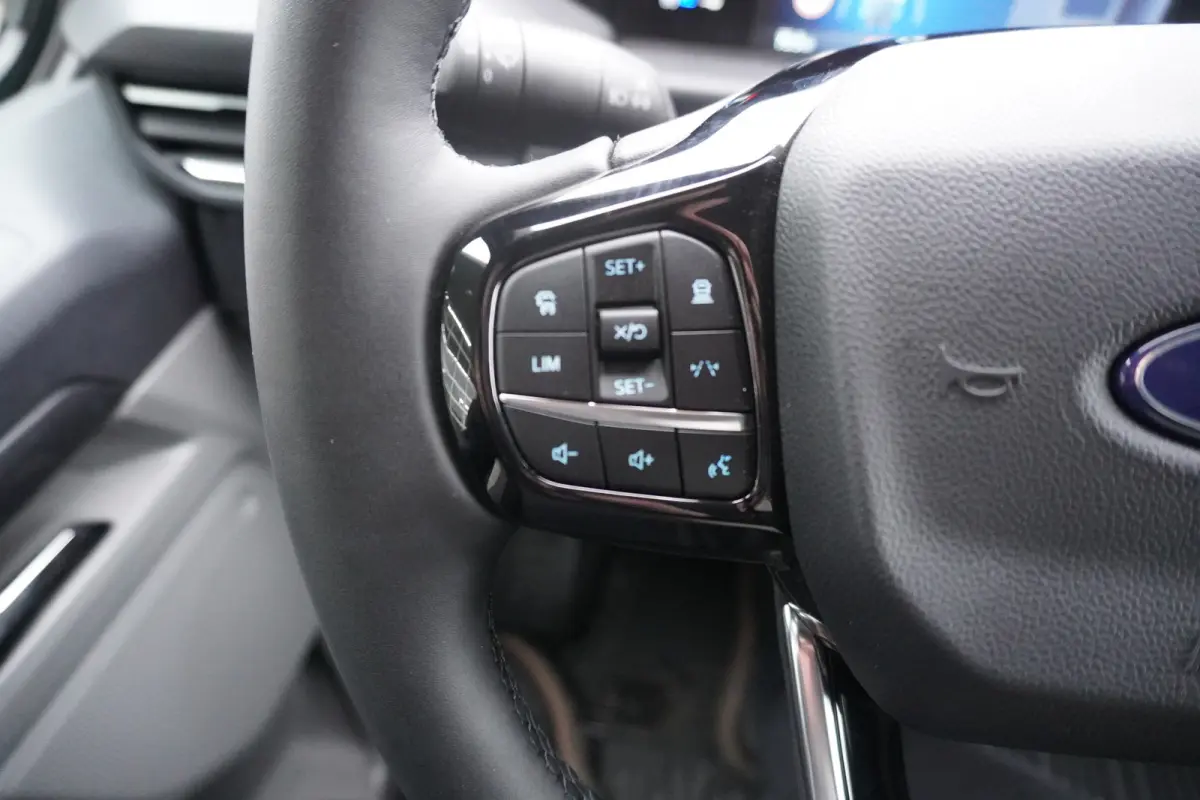 320L 2.0 TDCI 170PK L2H1 Limited DubbelCabine Automaat Schuifdeur L/R Nr. V093 | Airco | Adap.Cruise | Navi | 360 Camera / 19 inch LM Velgen DEMO