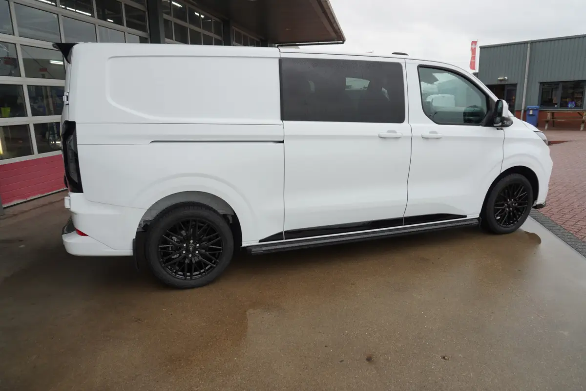 320L 2.0 TDCI 170PK L2H1 Limited DubbelCabine Automaat Schuifdeur L/R Nr. V093 | Airco | Adap.Cruise | Navi | 360 Camera / 19 inch LM Velgen DEMO