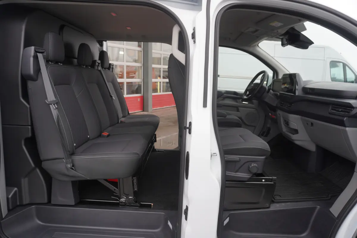 320L 2.0 TDCI 170PK L2H1 Limited DubbelCabine Automaat Schuifdeur L/R Nr. V093 | Airco | Adap.Cruise | Navi | 360 Camera / 19 inch LM Velgen DEMO