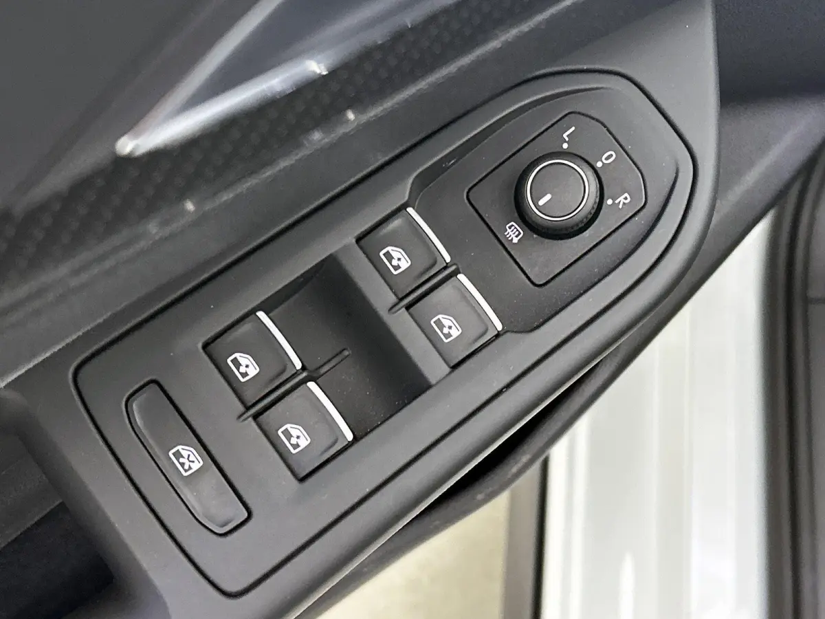 1.5 eTSI R-Line Business | Automaat | Panoramadak | Navigatie | Apple Carplay / Android Auto | IQ-Light | Sfeerverlichting | Lichtmetalen Velgen |