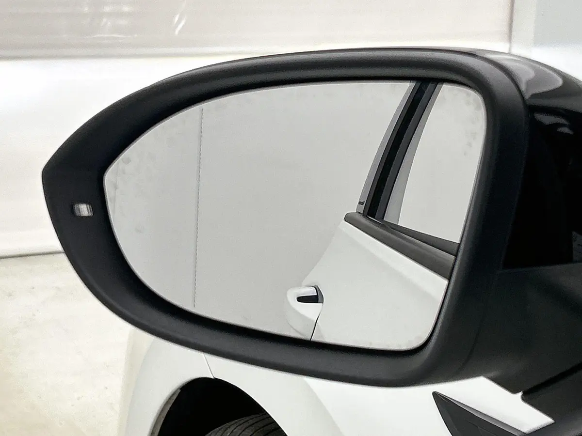 1.5 eTSI R-Line Business | Automaat | Panoramadak | Navigatie | Apple Carplay / Android Auto | IQ-Light | Sfeerverlichting | Lichtmetalen Velgen |