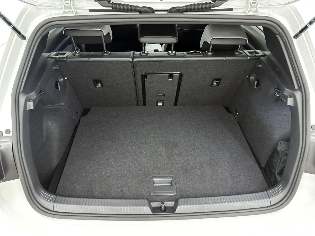 1.5 eTSI R-Line Business | Automaat | Panoramadak | Navigatie | Apple Carplay / Android Auto | IQ-Light | Sfeerverlichting | Lichtmetalen Velgen |