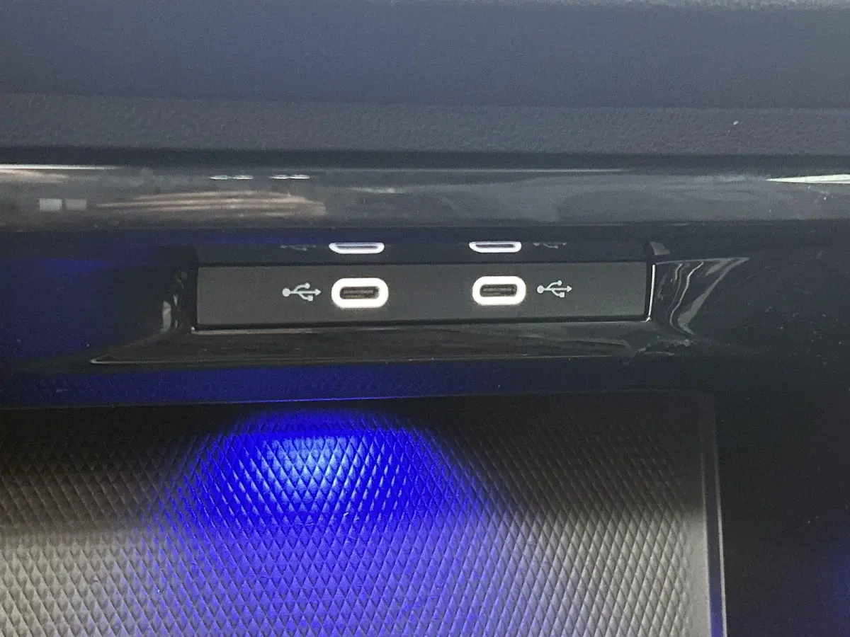 1.5 eTSI R-Line Business | Automaat | Panoramadak | Navigatie | Apple Carplay / Android Auto | IQ-Light | Sfeerverlichting | Lichtmetalen Velgen |