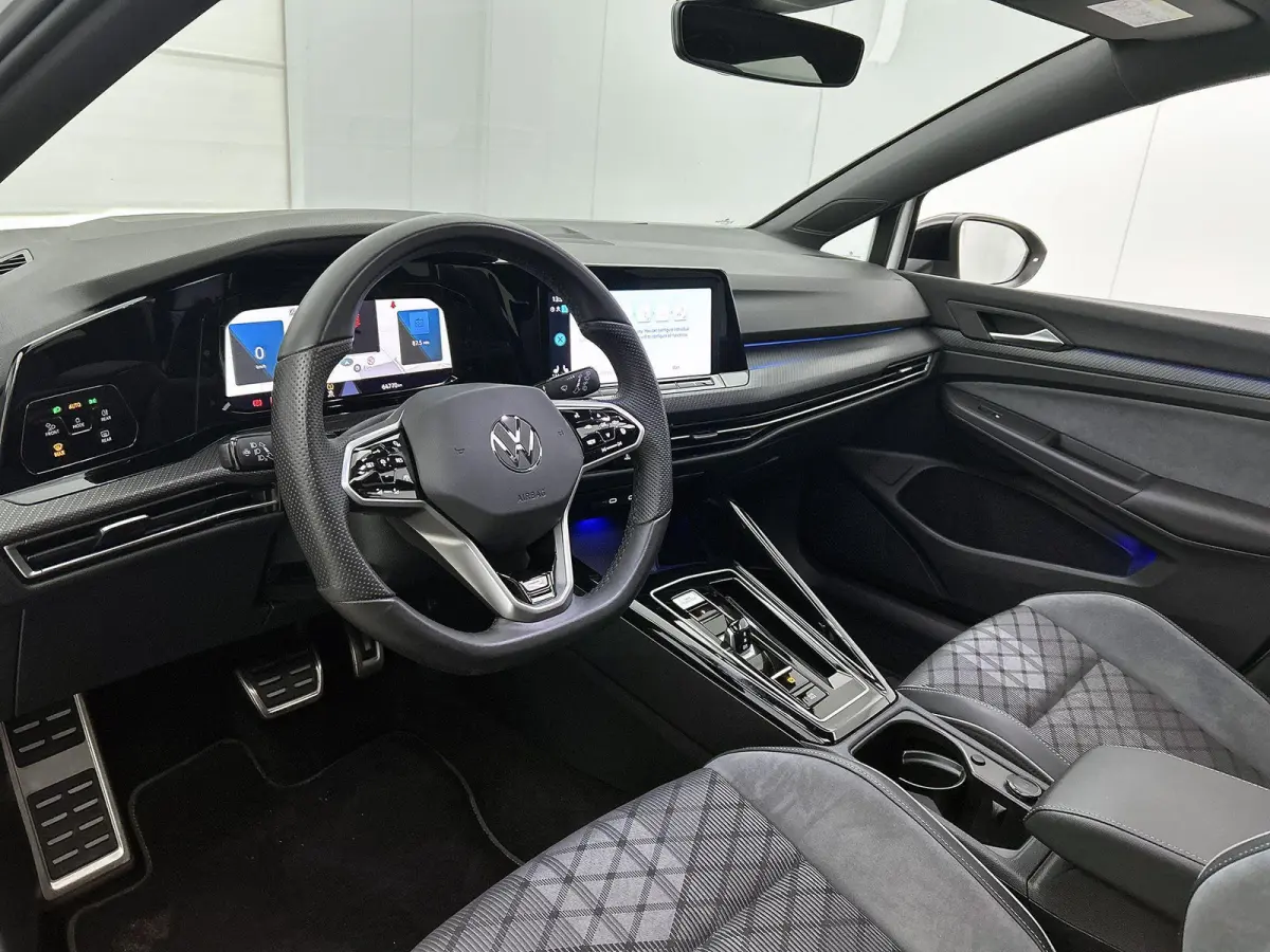 1.5 eTSI R-Line Business | Automaat | Panoramadak | Navigatie | Apple Carplay / Android Auto | IQ-Light | Sfeerverlichting | Lichtmetalen Velgen |