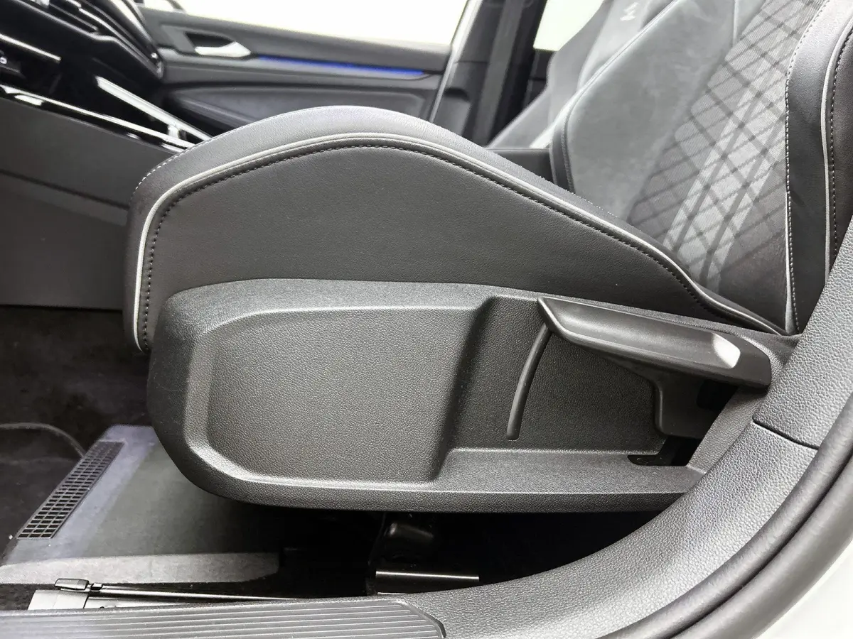 1.5 eTSI R-Line Business | Automaat | Panoramadak | Navigatie | Apple Carplay / Android Auto | IQ-Light | Sfeerverlichting | Lichtmetalen Velgen |