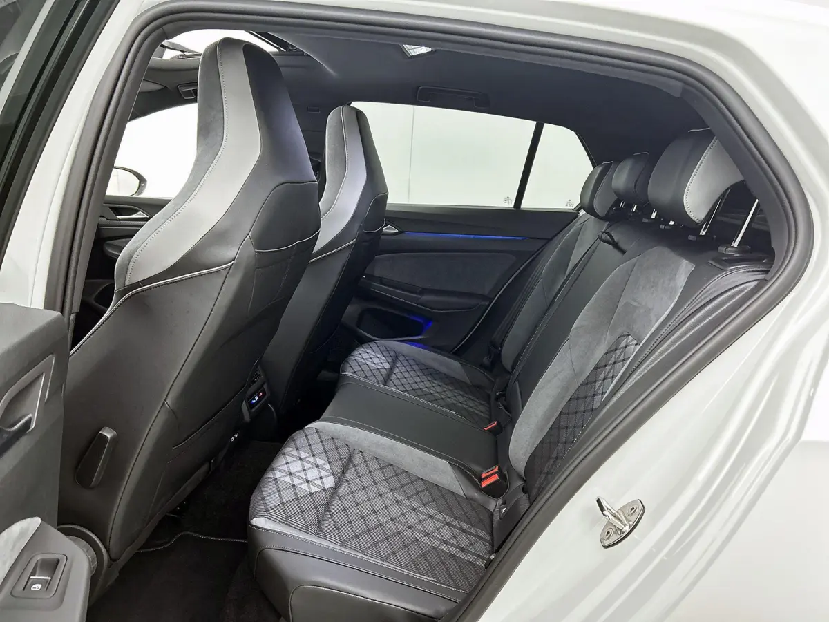 1.5 eTSI R-Line Business | Automaat | Panoramadak | Navigatie | Apple Carplay / Android Auto | IQ-Light | Sfeerverlichting | Lichtmetalen Velgen |