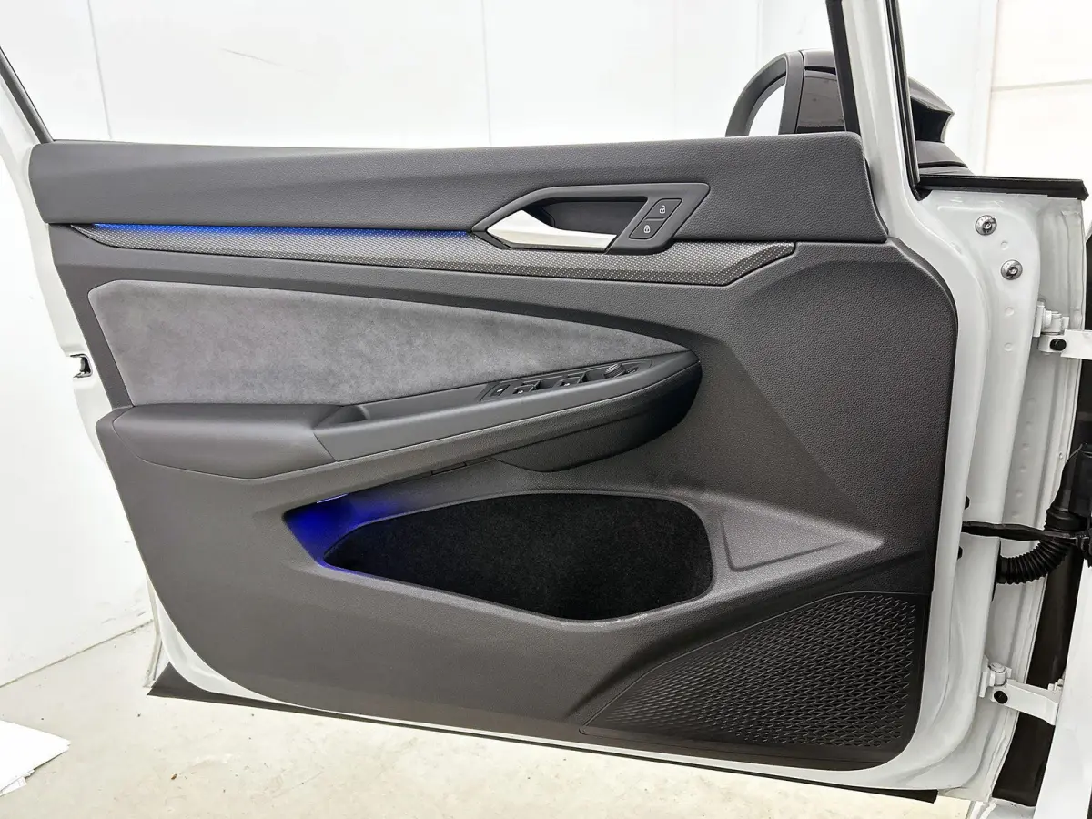 1.5 eTSI R-Line Business | Automaat | Panoramadak | Navigatie | Apple Carplay / Android Auto | IQ-Light | Sfeerverlichting | Lichtmetalen Velgen |