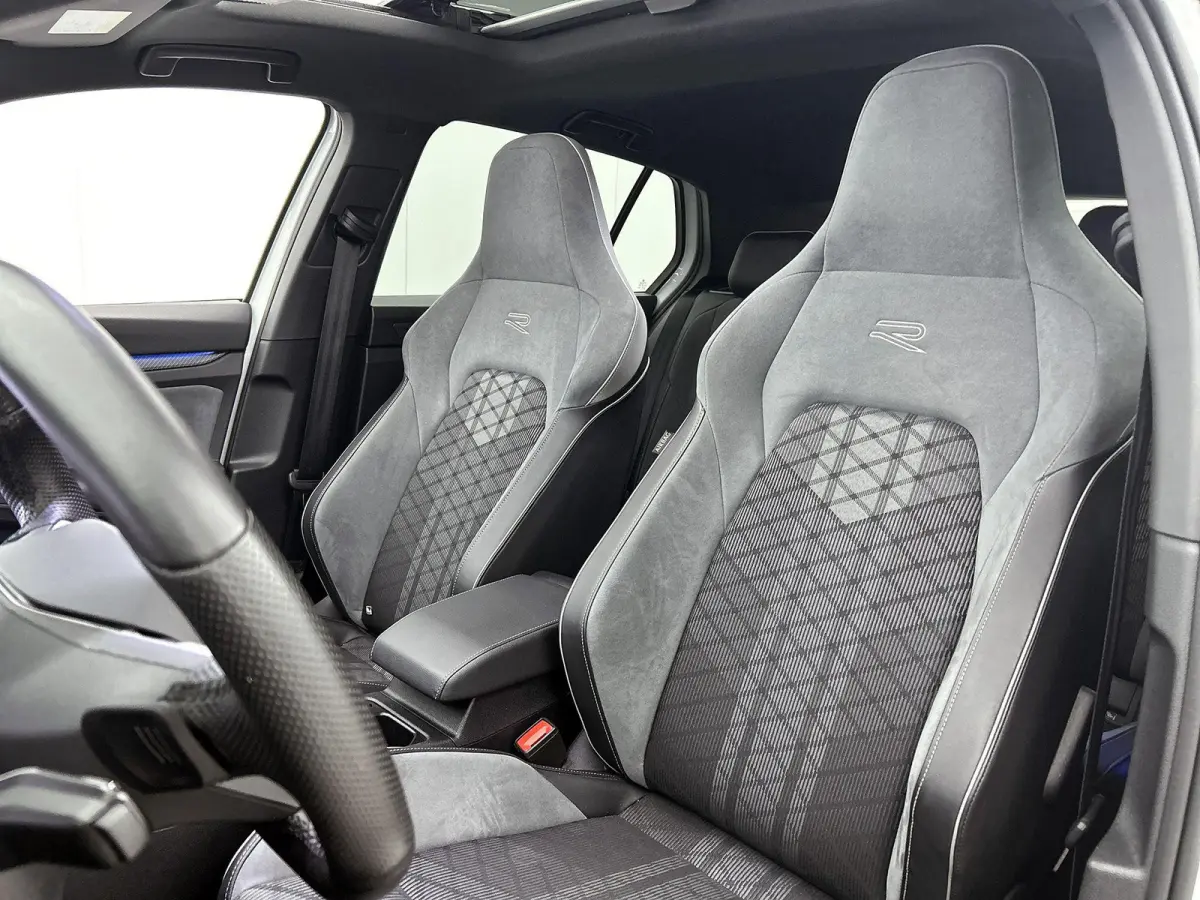 1.5 eTSI R-Line Business | Automaat | Panoramadak | Navigatie | Apple Carplay / Android Auto | IQ-Light | Sfeerverlichting | Lichtmetalen Velgen |