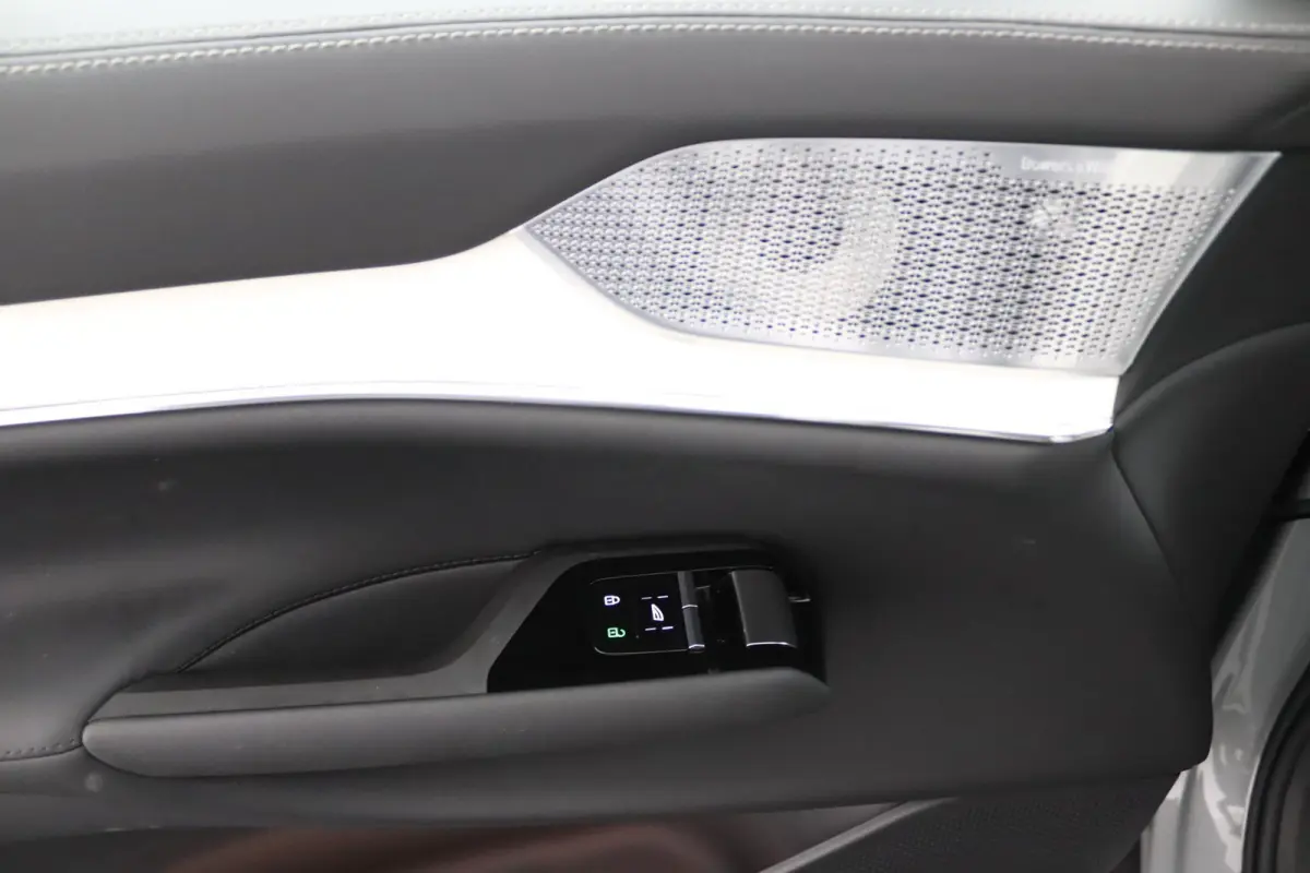 Twin Motor Performance Ultra 7p. 111 kWh | Bowers&Wilkins | Luchtvering | Tailored Wool | 22 Inch |Park-Assist Pakket