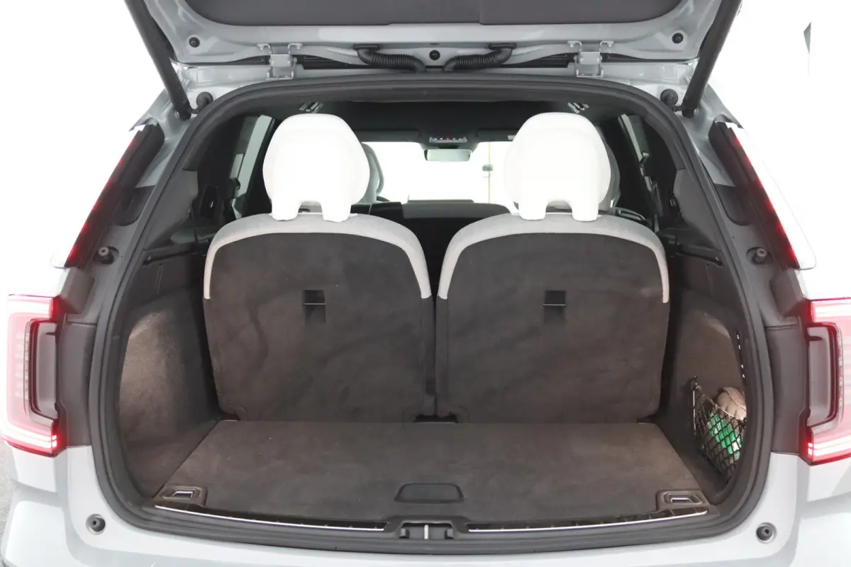 Twin Motor Performance Ultra 7p. 111 kWh | Bowers&Wilkins | Luchtvering | Tailored Wool | 22 Inch |Park-Assist Pakket